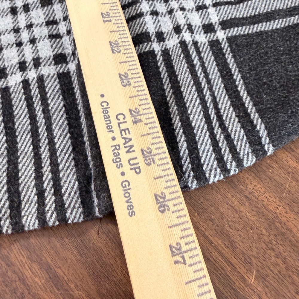 Faherty Plaid Flannel Womens Small Pre-Owned Button Up Shirt Black White LS Soft - Picture 7 of 10